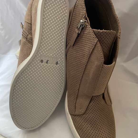 Mia Arianna Slip-on High Top Wedge Sneakers 8.5 ~ NWT - Picture 3 of 6